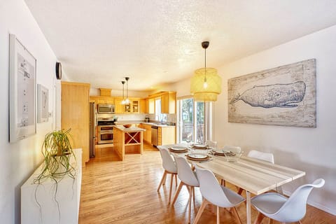 Kitchen table comfortably seats 8.