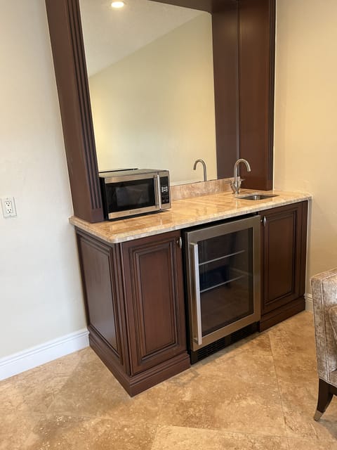 Wet bar in sitting room with microwave, Keurig & new (2023) mini fridge.