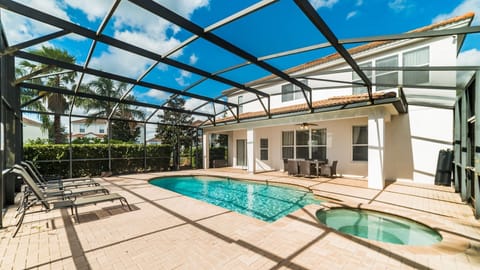 Beautiful 6 bed 4 bath villa located in Windsor Hills Resort