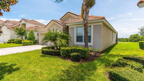 Beautiful 4 bed 4 bath villa located in Windsor Hills Resort