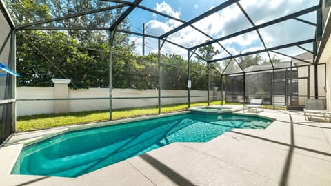 Beautiful 4 bed 3 bath villa located in Windsor Palms Resort