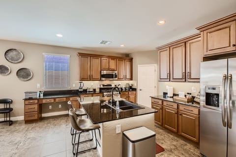 Fully Stocked Kitchen - Home Away From Home!