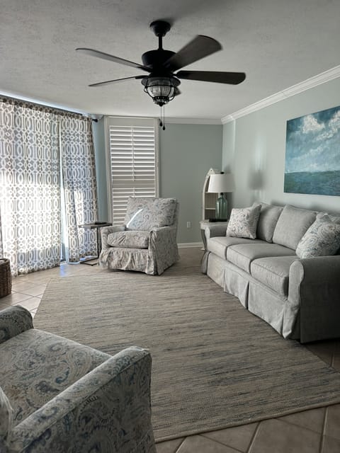 Living Room w/ a Queen Size Pull Out Sofa Bed