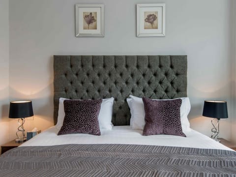 Super-king/Twin bedroom