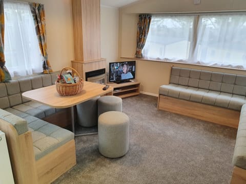 Living/Dining Area