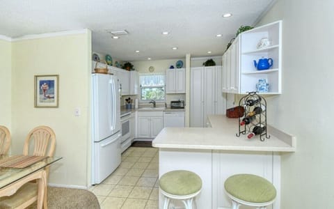 Kitchen Area.jpg