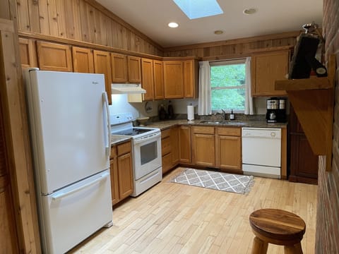 Kitchen - main level 