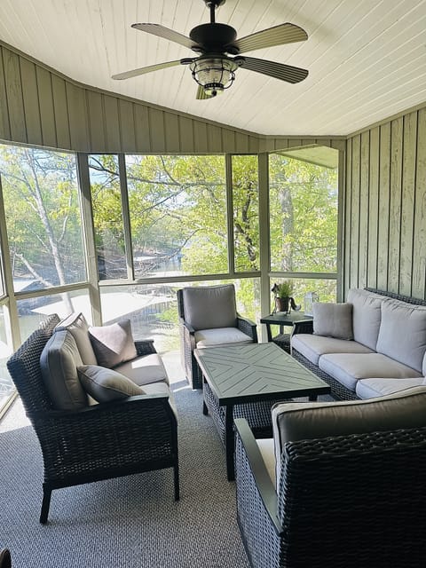 Lake view, three seasons room 