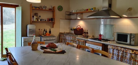 Well equipped kitchen with dishwasher