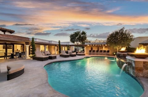 Pool with BBQ/Recliners/Misters/&More!