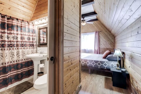Upstairs Master Suite