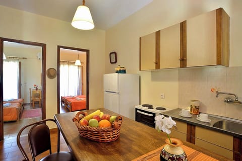 With: mini oven, stove 2-3 burners, fridge, coffee machine, kettle, pots & pans