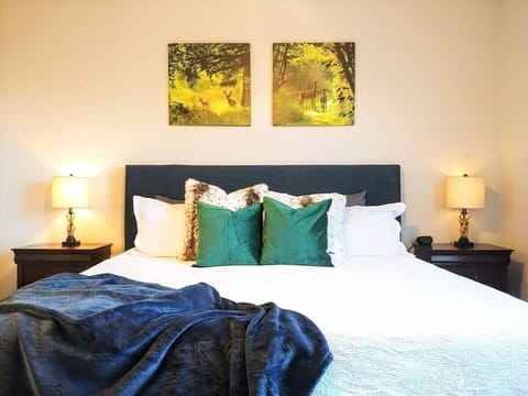 Deer oh deer - fall in love with your master bedroom with a King memory foam mattress!