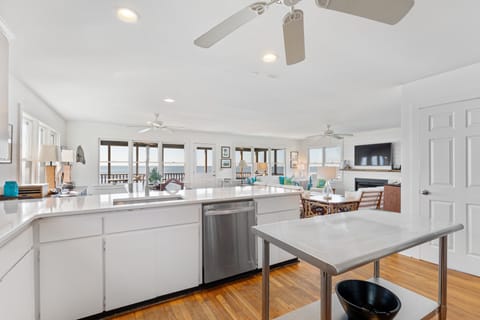 Open kitchen...perfect for whipping up the perfect family meal.