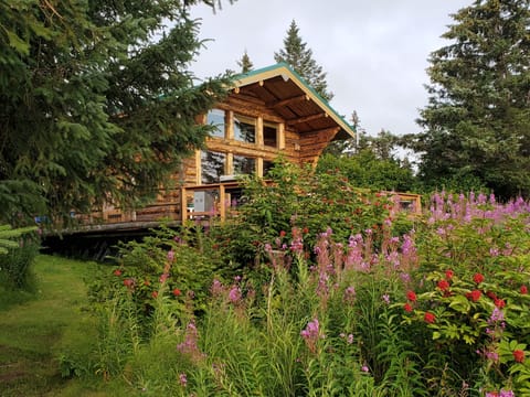 WELCOME TO SUNSET BLUFF!
CABIN IS OCEAN FACING