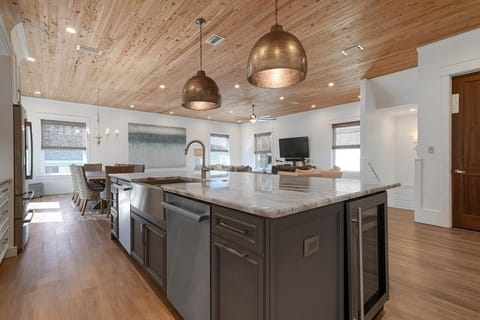 Paradise Found - Dunes of Destin - Kitchen