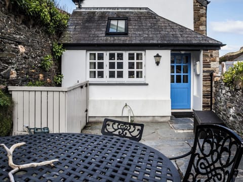 Sitting-out-area | The Old Store House, Boscastle
