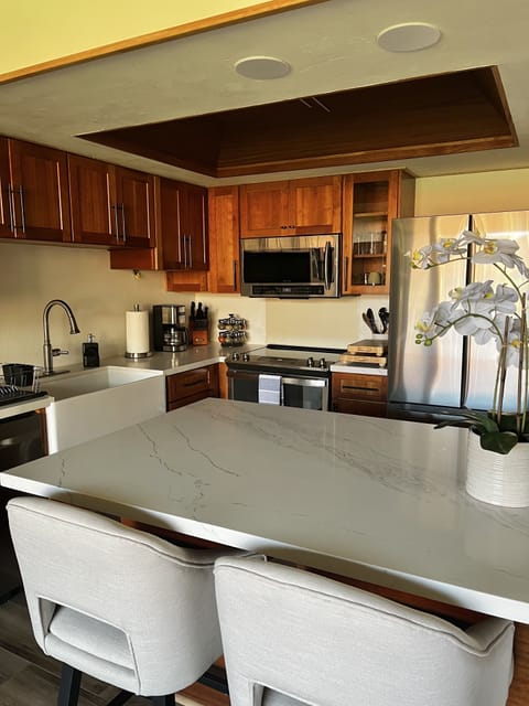 Kitchen Island with Barstools
