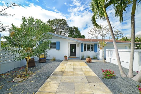 Newly renovated house in a premier  residential neighborhood, 1 mile from beach.