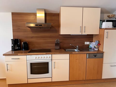 Cabinetry, Countertop, Property, Kitchen Sink, Furniture, Building, Kitchen Stove, Kitchen Appliance, Wood, Kitchen