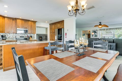 Kitchen | Cooking Basics & Spices | Bar Seating | Drip Coffee Maker