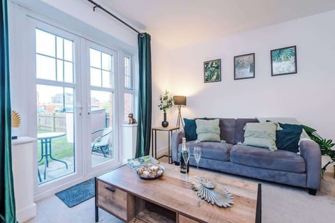 Open plan Living Room benefitting from a sofa bed and Smart TV with Netflix.