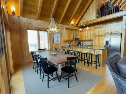 12 can comfortably eat indoors or 10 outdoors on the expansive deck