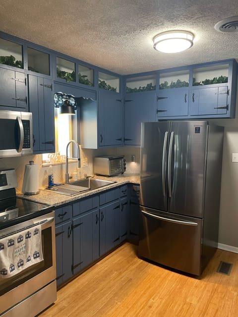 Fully stocked kitchen!