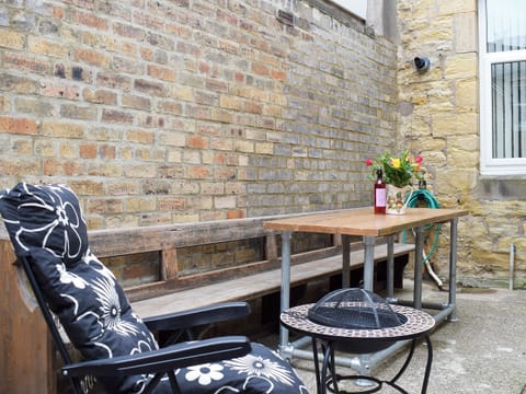 Sitting-out-area | Bede&rsquo;s Rest, Amble, Morpeth