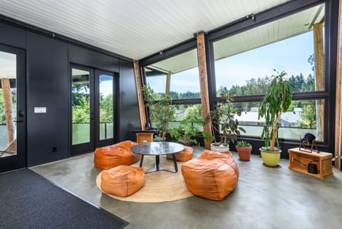 Sunroom with Sonos soundsystem