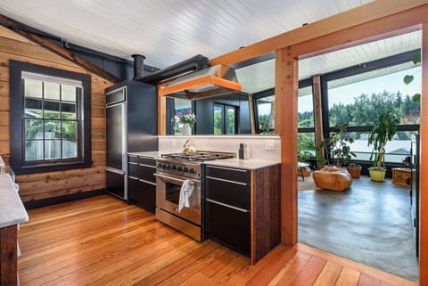 Cook in or take out from the many tasty restaurants nearby.