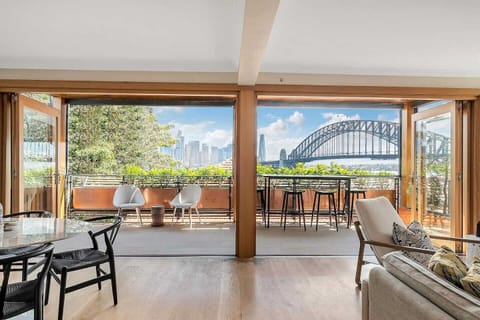 Heatherbrae I - Luxurious 3 Bed Apartment, World Class Harbour Bridge Views.