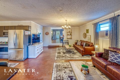 2 Queen size sofa beds flat screen TV streaming channels