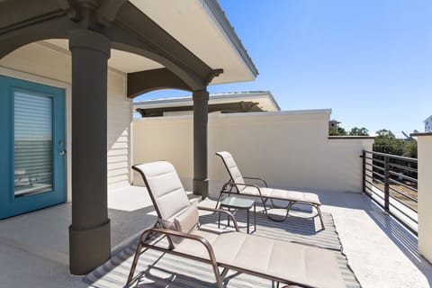 22-Thirty-Blu-10-Terrace-Lounge