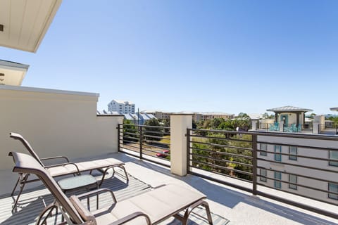 22-Thirty-Blu-10-Terrace-Lounge-Alt