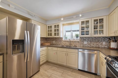 Dolphin Cove - Holiday Isle - Kitchen