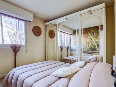 Furniture, Property, Building, Window, Comfort, Wood, Shade, Interior Design, Bed Frame, Lamp