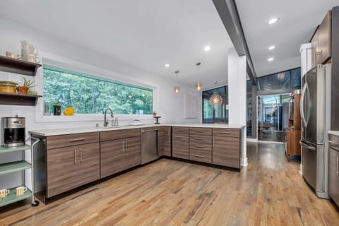 Kitchen - Ample counter space with a great view of the valley below