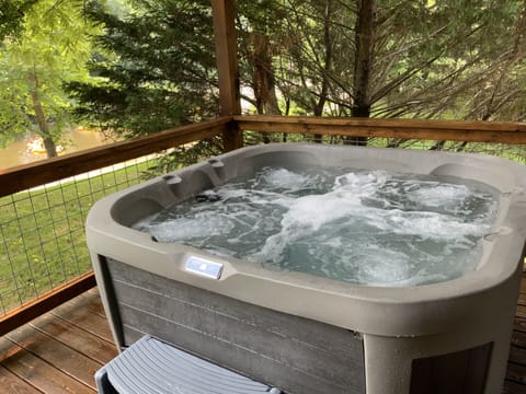 5-Person Hot Tub Overlooking the Little River!