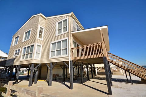 Lemon Tree South is located on the ocean in Cherry Grove Beach!