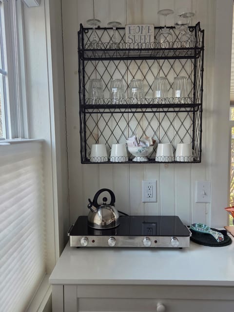 Tea kettle, hot plate, beverage center