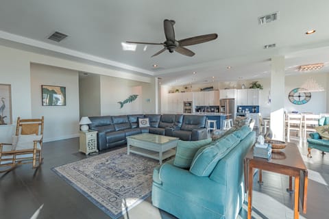 The airy layout, natural textures, make it the perfect relaxed vibe.