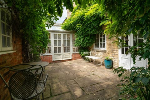 Milton House Garden - StayCotswold