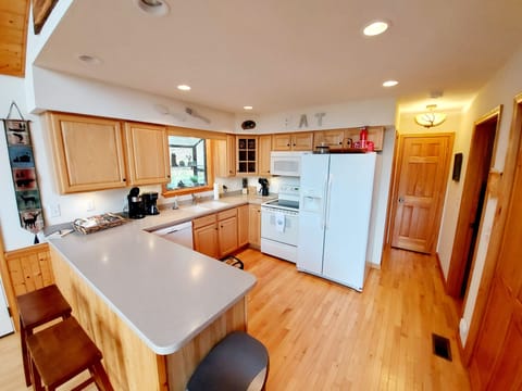 Roomy equipped kitchen for whipping up those gourmet meals 