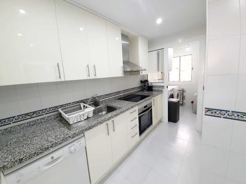Fully equipped kitchen with oven and induction hob. Washer & Dryer provided