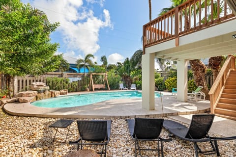 Welcome to 221 W. Oleander!