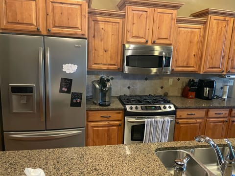 Full kitchen and microwave