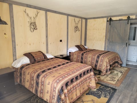 Renovated Suite
2 bathrooms, 1 bedroom & 1 living room