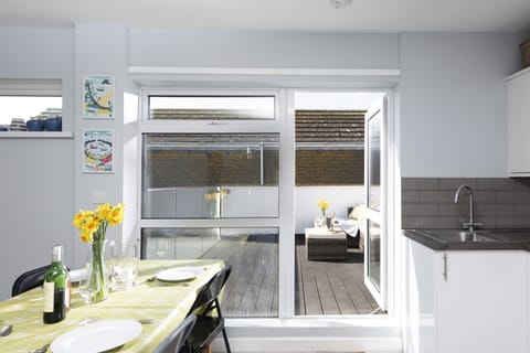 Balcony access - Mousehole View