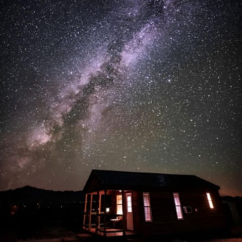 Valley Vista Getaway cabin under Bortle 1 dark skies